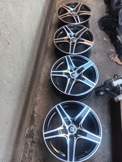 Vendo rines universales de cuatro hoyos 4 x 120 16 gente interesada solamente