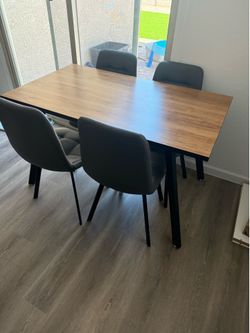Table & Chairs