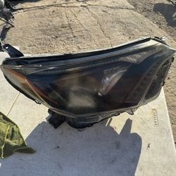 Toyota RAV4 Right Headlight Oem