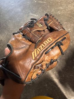Vintage Mizuno Leather Baseball Glove