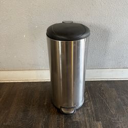 Step Trash Can 