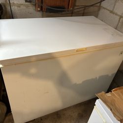 GE Full Size Chest Freezer 