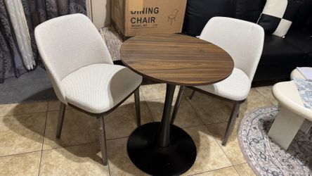 Dexmalle Walnut Round Table with Tulip Base