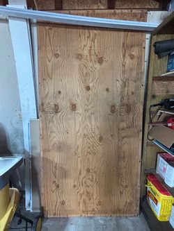 Free! 4’x8’ plywood sheet. 1/4” thick.