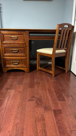 Stanley Desk And Chair