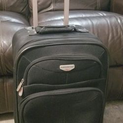 Carry-on Luggage (Expandable) 2 Packing Compartments On Front.