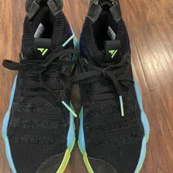 Trae young Adidas Youth Size 6 
