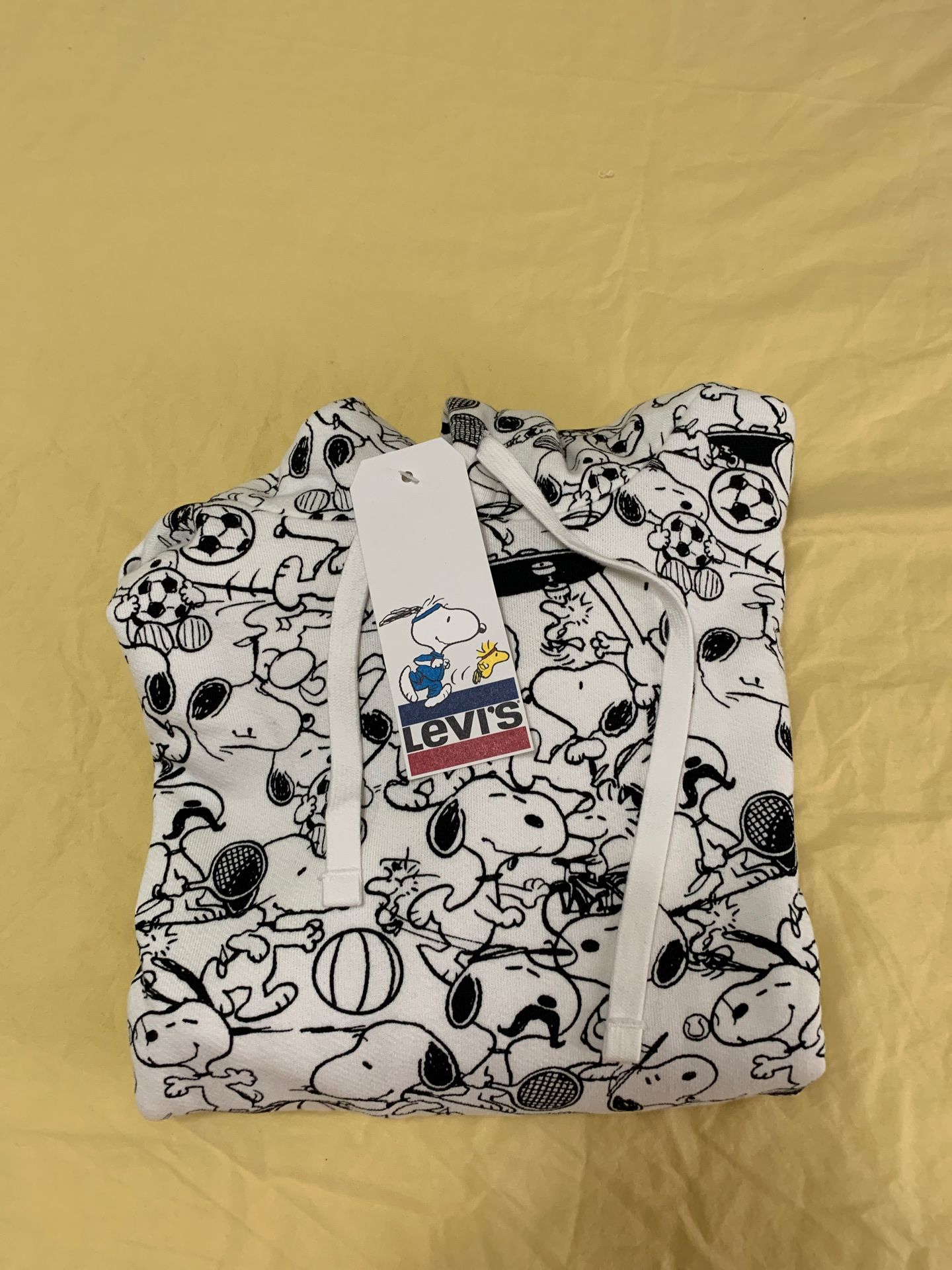 Levi's Snoopy sweater size Small