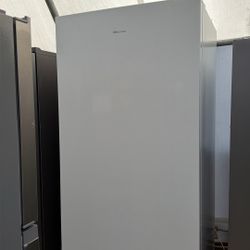🔥 Hisense 21.2 cu. ft. Garage Ready Frost Free Convertible Upright Freezer in White BRAND NEW