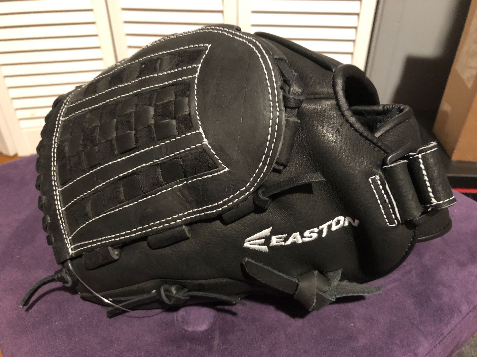 Easton Mako 12.5” LHT glove brand new