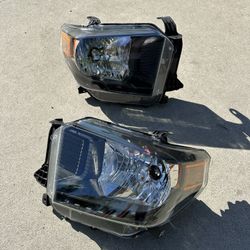 07-13 Toyota Tundra Headlights Missing 1 Tab