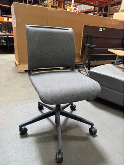 Allemuir/Senator Task Chairs