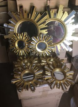 Set de decoración de pared incluye 2 grandes y 6 pequeños usados pero buenas condiciones 45