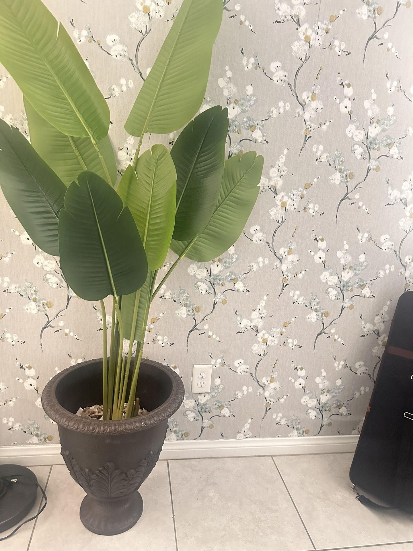 Artificial plant with pot.