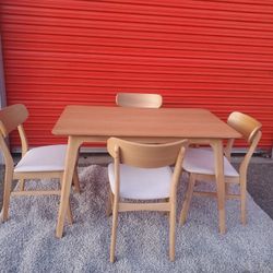 Dining Table And 4 Chairs 