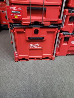 MILWAUKEE PACKOUT BASE WITH PULL OUT STORAGE DRAWER 