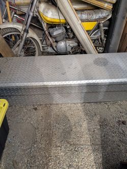 Truck tool box
