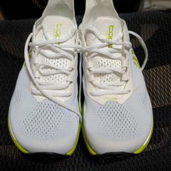 Topo Ultrafly 3 running shoes  sneakers in White/green Size 9.5 - New