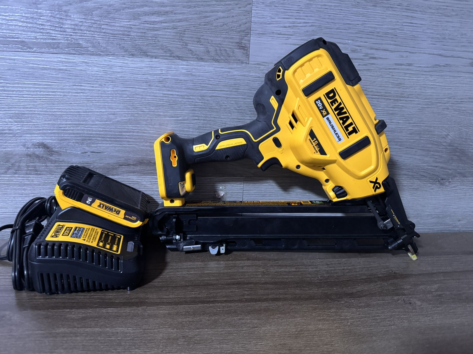 Dewalt 15 Gauge Finishing Nailer