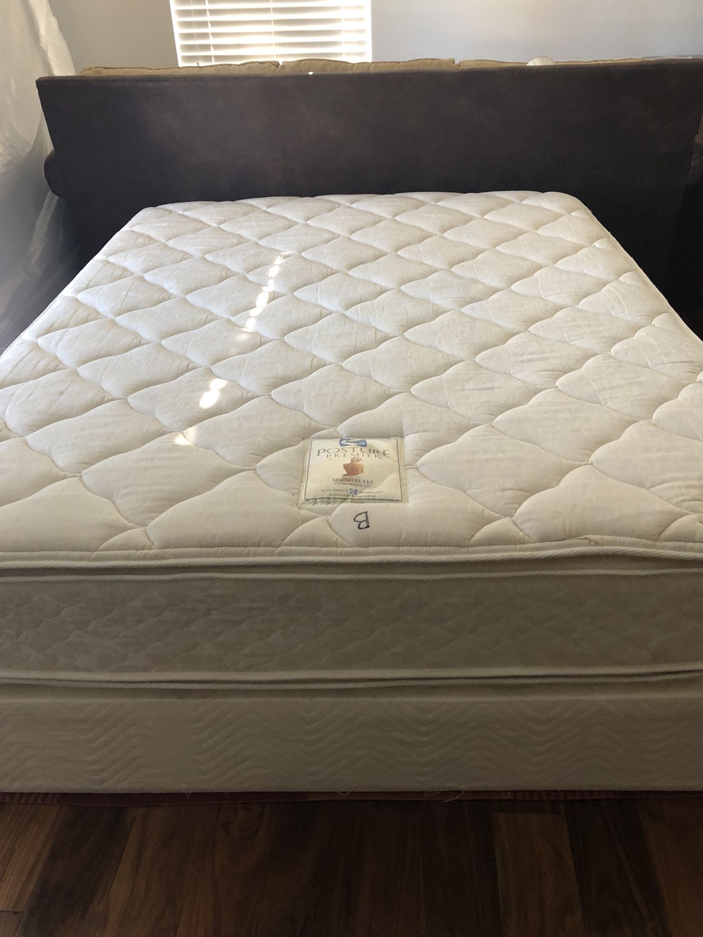 Used SEALY POSTUREPEDIC DOUBLE SIDE PILLOW TOP QUEEN SIZE MATTRESS AND BOX SPRING