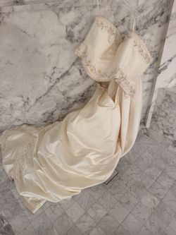 St Patrick Bridal Wedding Dress US 12 Ivory Satin Embroidered Vintage Gown Train