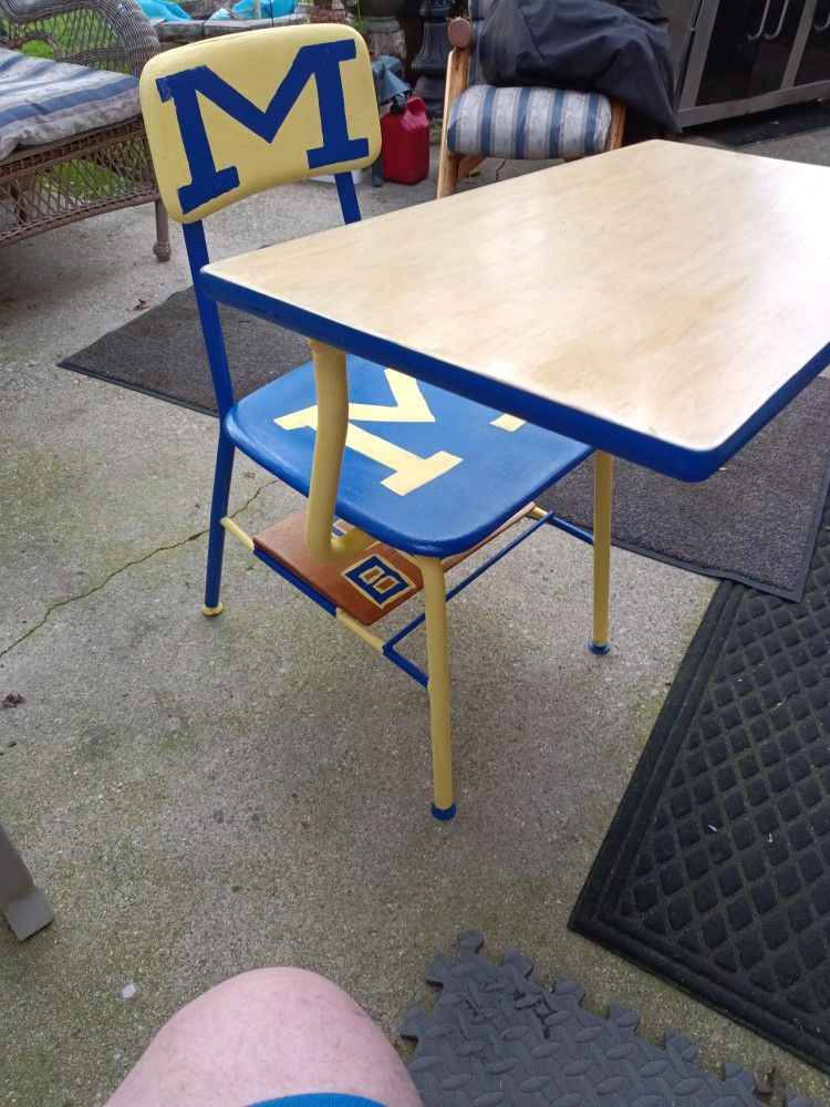 Michigan Kids School Desk for Sale in Farmington, MI OfferUp