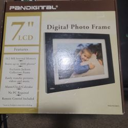 7" LCD digital photo frame