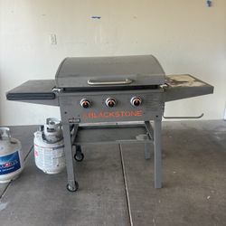 Blackstone Griddle Original 28 in. XL Omnivore with hood