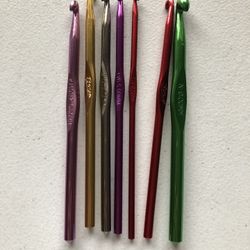 Boye - Lot of 7 Crochet Hooks, Various Sizes