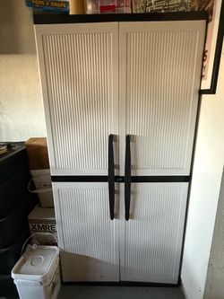 Garage storage cabinet