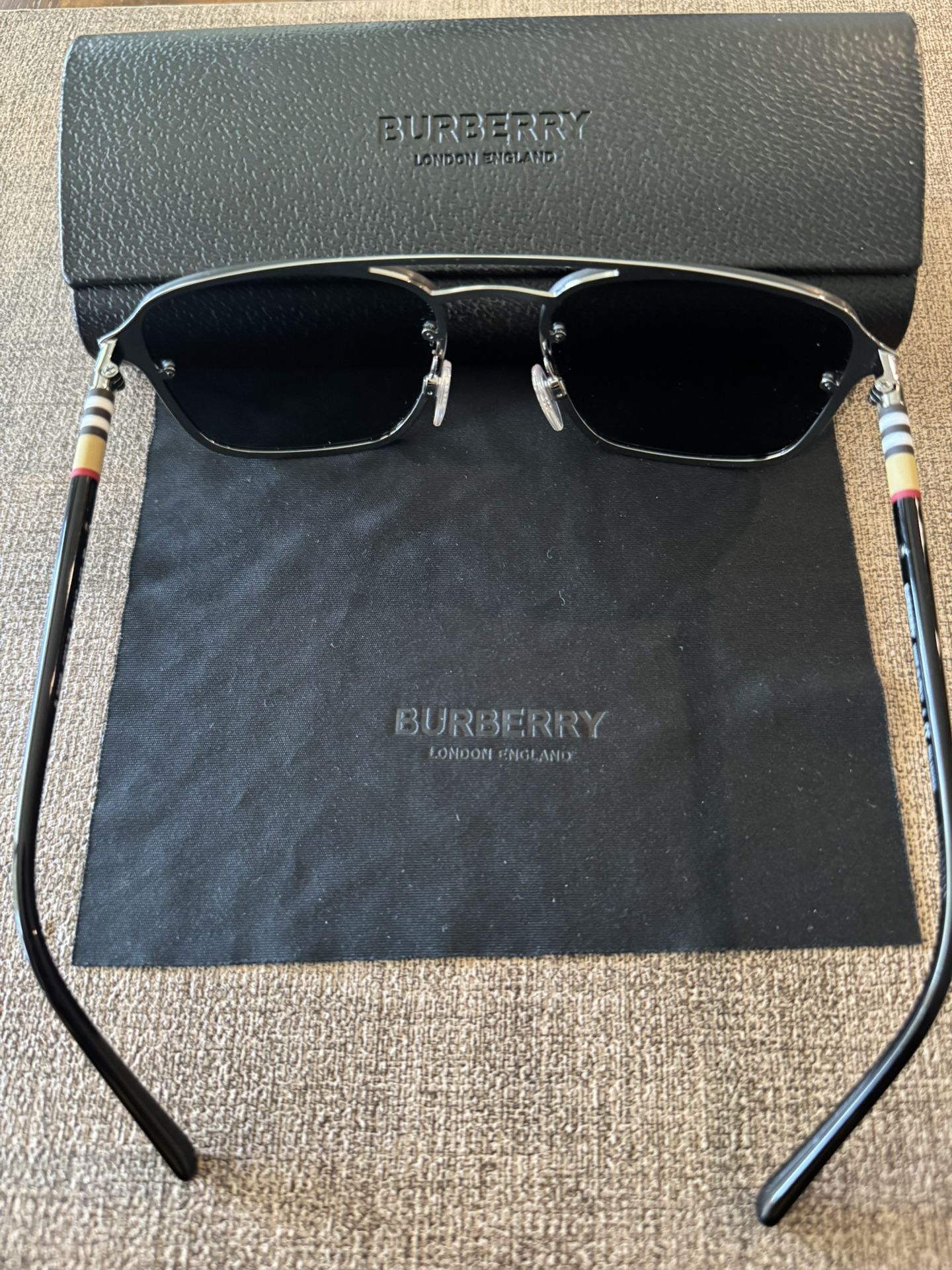 Pre Own Burberry Women sun glasses 