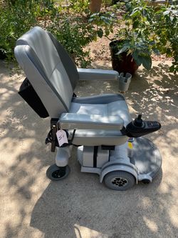 Electric wheelchair hoveround MPV5