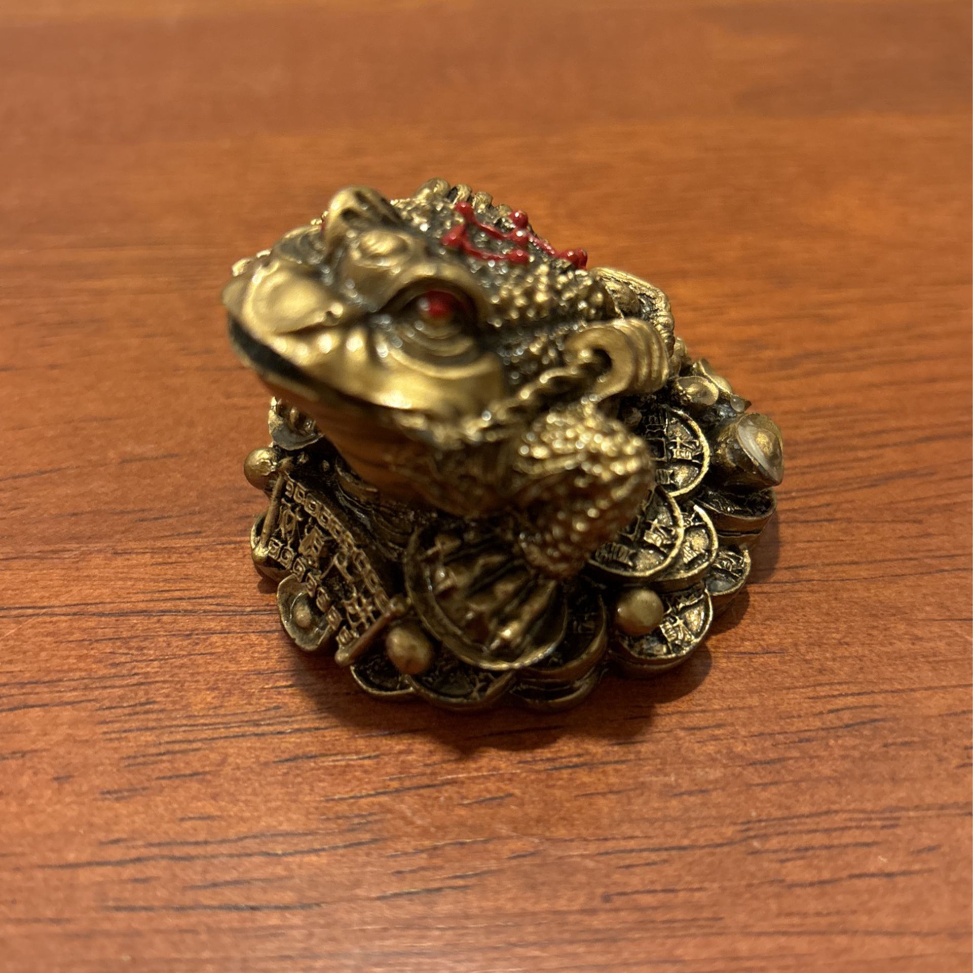 Monkey toad good luck statue coin, not included, 1-1/2” x 2 1/2”. S2