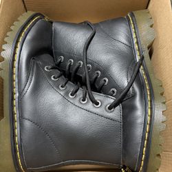 Women’s Doc Martens Size 7