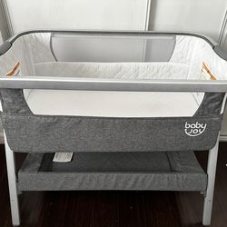 Baby side sleeper bassinet