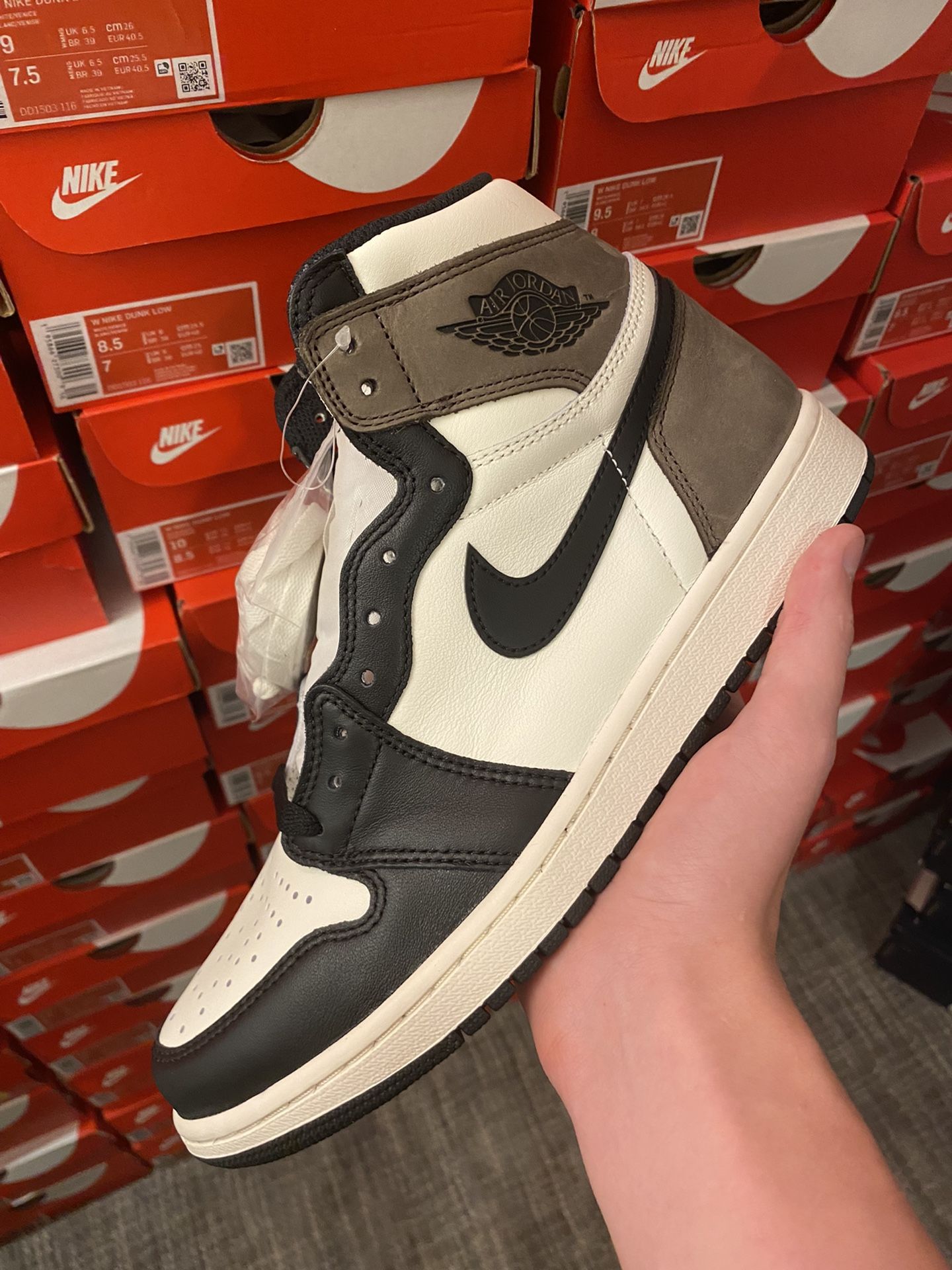 Jordan 1 High “Mocha”