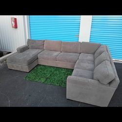 Gray sectional Free Delivery 🚚🚚