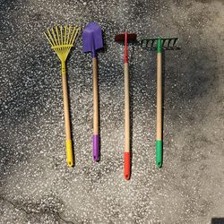 Youth Garden Tool Set Lightly Used
