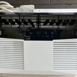 Kenmore 10,000 BTU Digital Energy Star Air Conditioner. Unit Is Clean & Runs Great. Airflow Is Strong & Cold.
