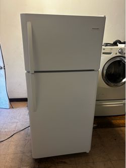 Frigidaire refrigerator top freezer