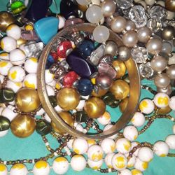 Grab Bag Of Vintage Mixed Unsorted Jewelry . Guaranteed To Have Atleast !!!15 Items Or More !!!!I Have Boxes And Boxes Full Of Vintage Jewelry! 