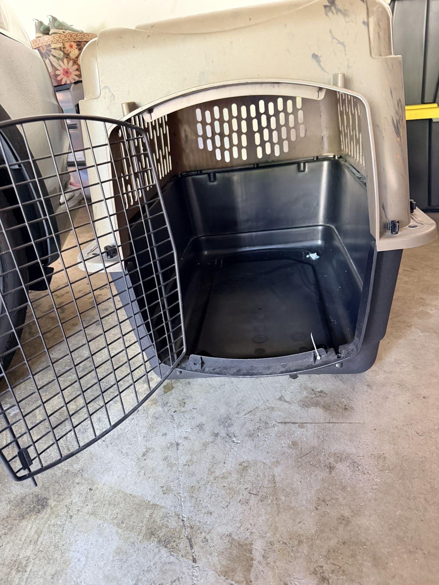 Large dog kennel -used Once 