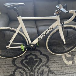 Bicycle Aventon 