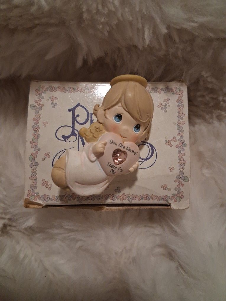 Precious Moments Broch