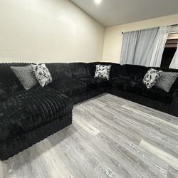 Brand New Ashleys Elegant Plush Sectional Set 