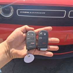 Car Keys And Remotes  / Llaves De Carro Y Controlles 