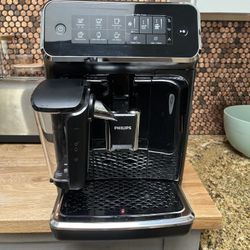 Philips 3200 Latte Go Automatic Espresso Machine w/ Iced Coffee 