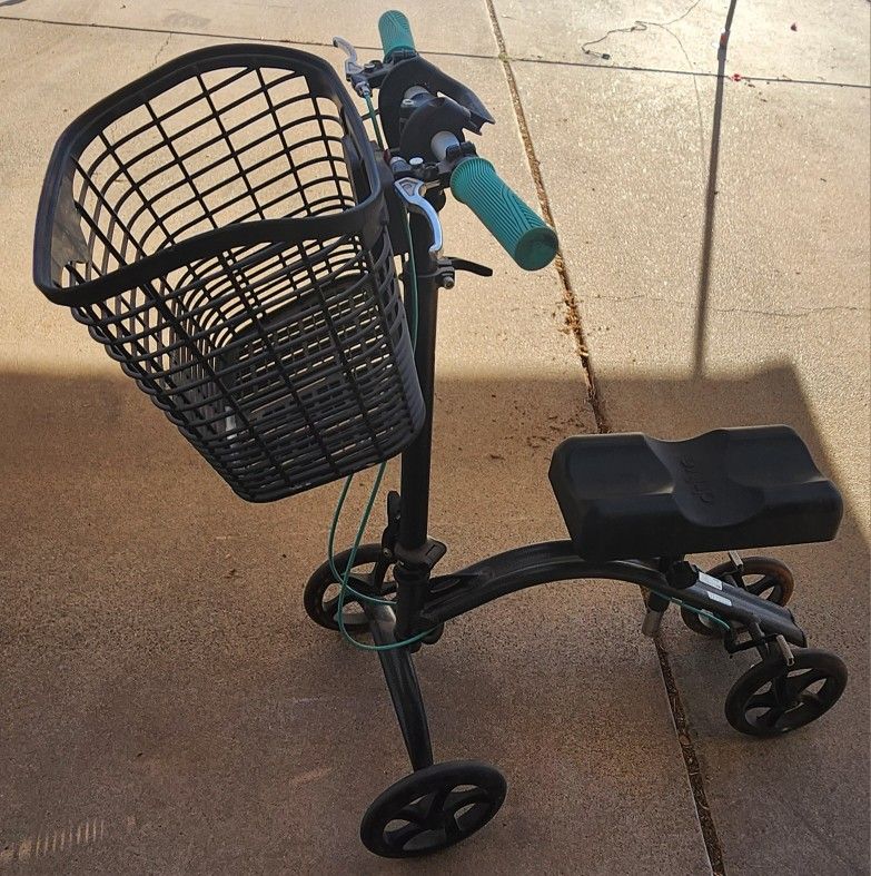 Knee Scooter With Basket