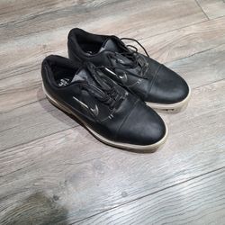Size 10 Nike Golf Shoes
