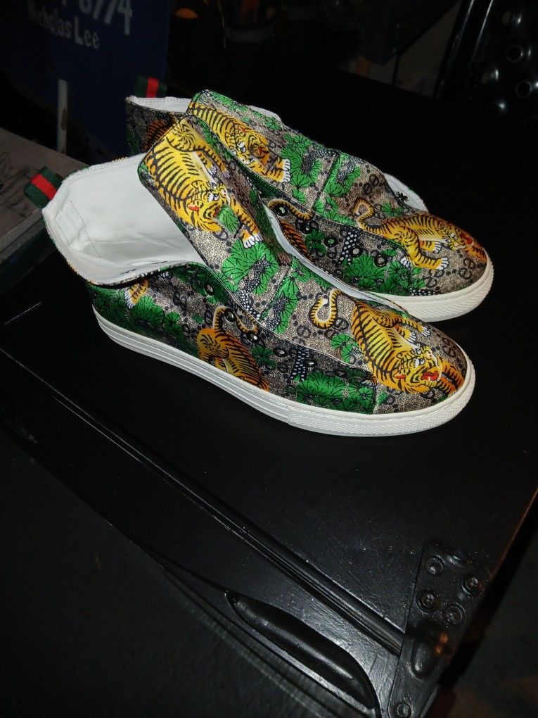 APTESOL Sneakers